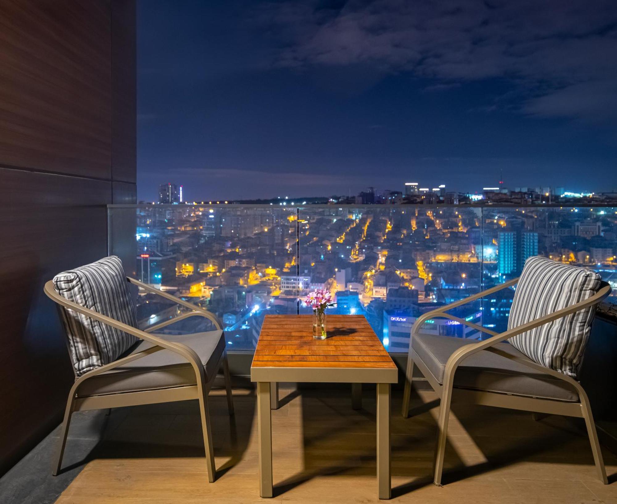 Movenpick Living Istanbul West Hotel Luaran gambar View from the balcony of a suite